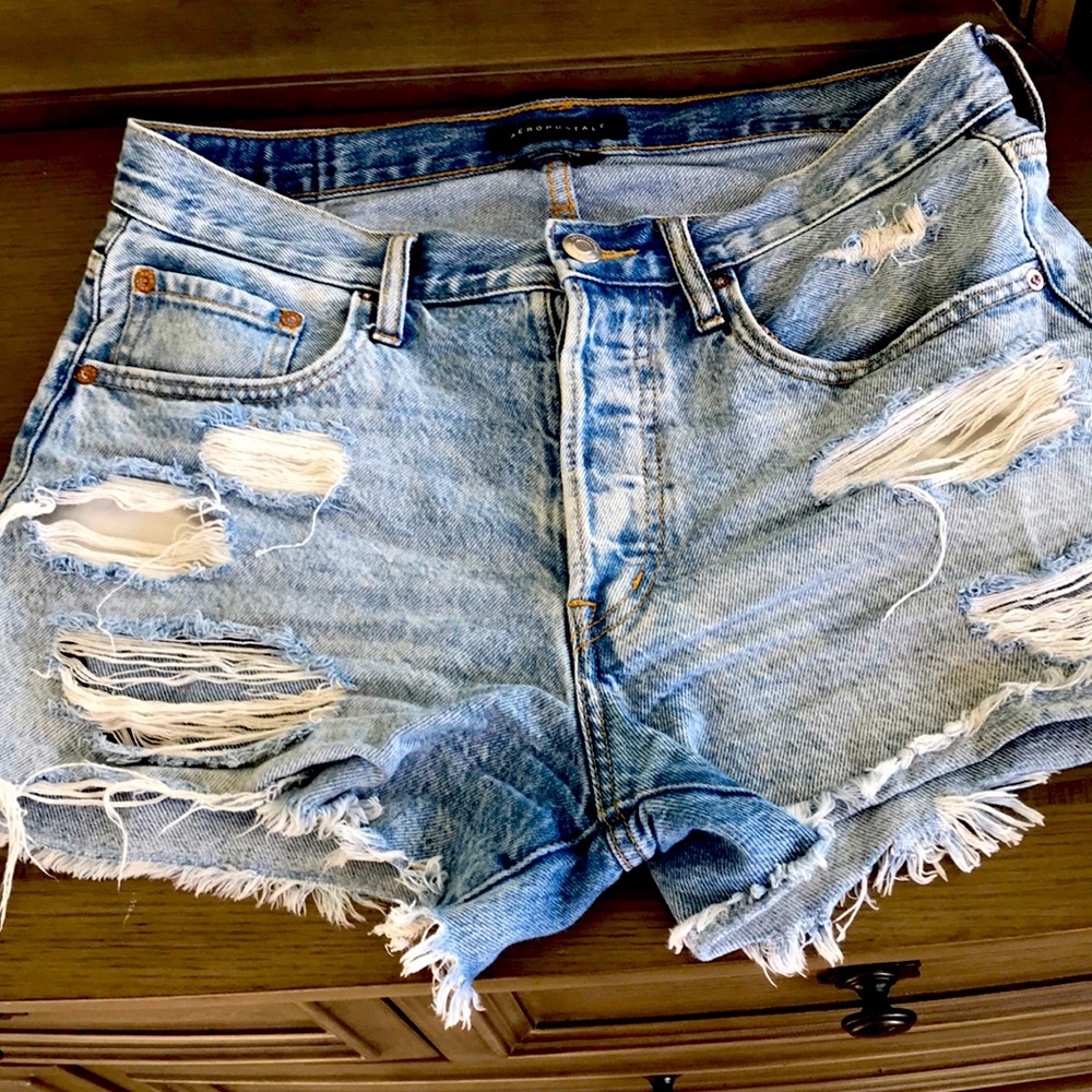 Aeropostale size 10. “90s high rise” cut off Jean shorts
